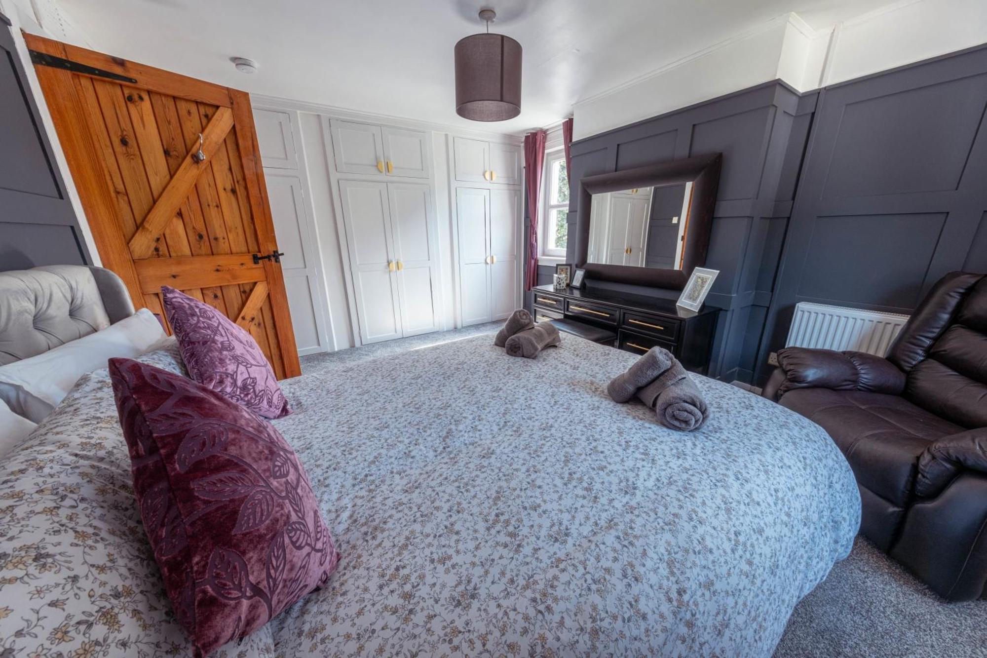 Large Country House With Garden, Outdoor Spa Area & Games Room With Hot Tub And Fire Pit Wigtown Exterior foto